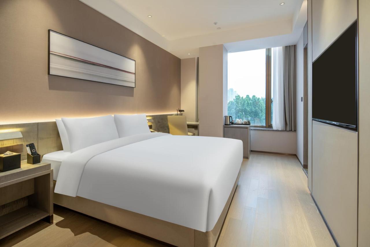 Hyatt Place Linyi People Square Bagian luar foto