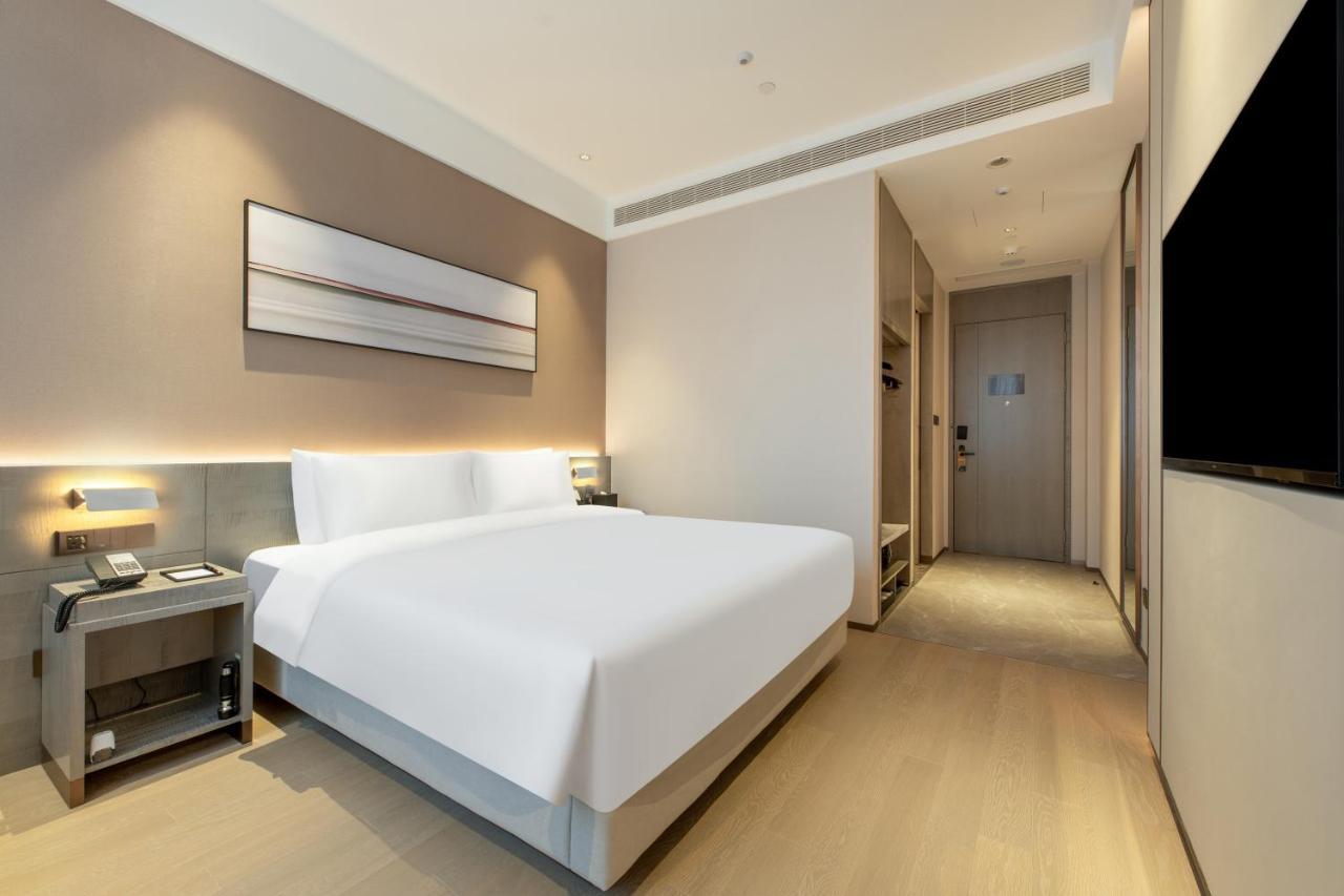 Hyatt Place Linyi People Square Bagian luar foto