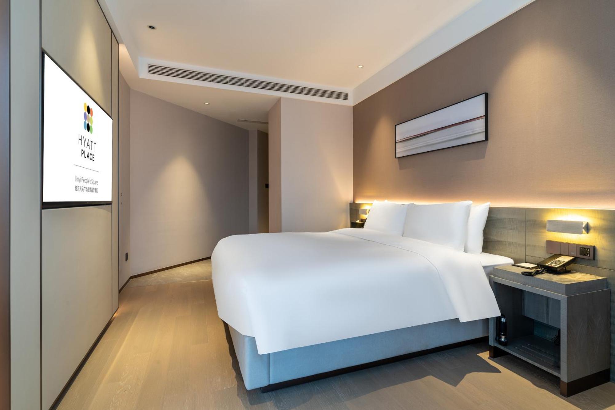 Hyatt Place Linyi People Square Bagian luar foto